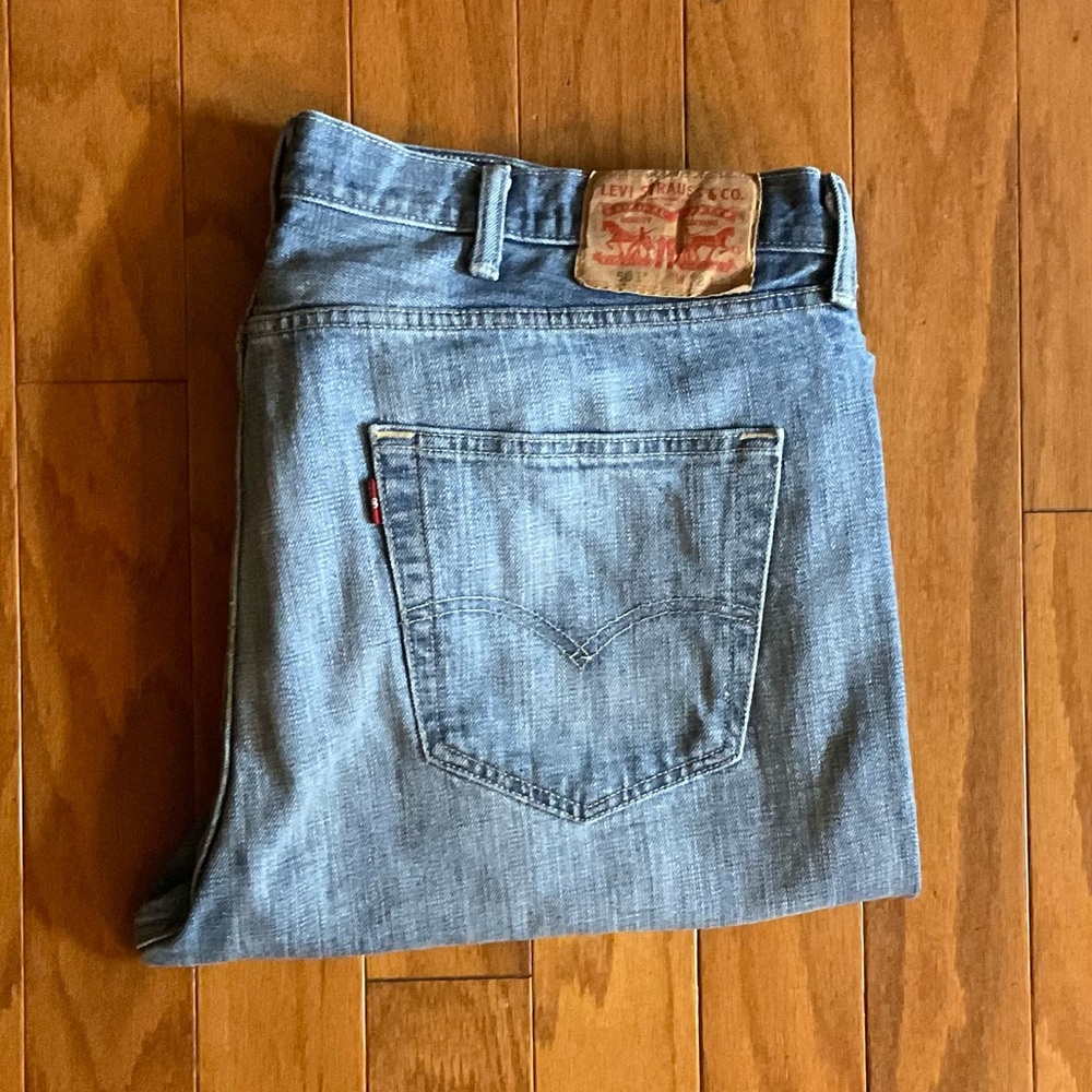 Men’s 501 Classic 100% Cotton Faded Button 🪰 Jeans!